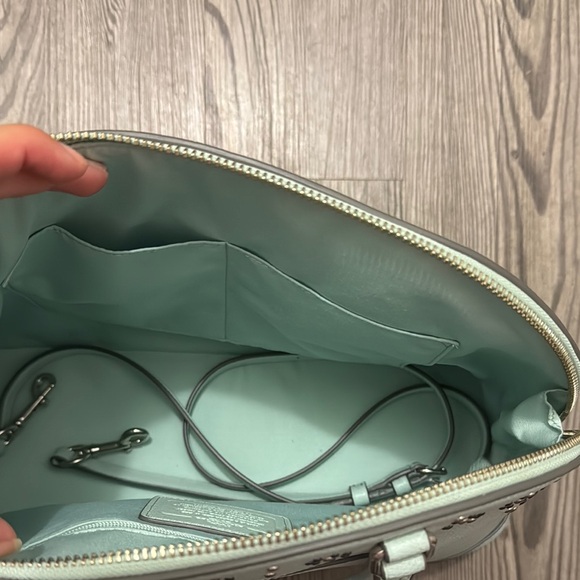 Coach Handbag (used 2X) + matching wallet - Picture 4 of 8